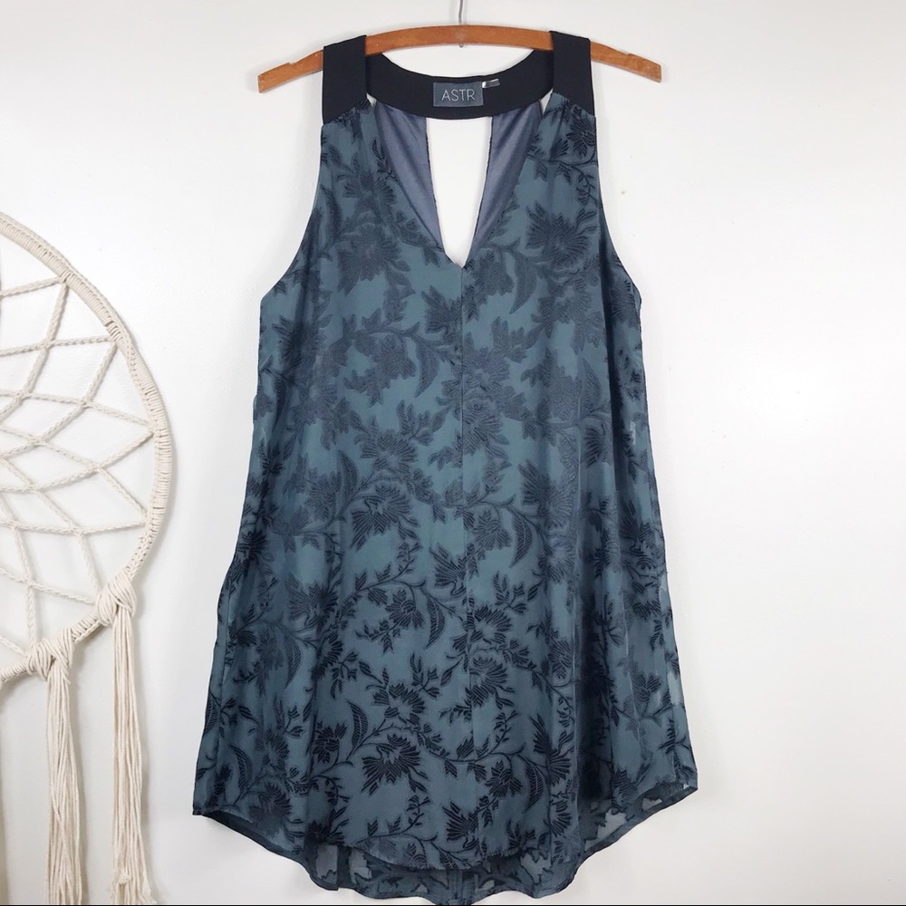 Astr The Label Floral Sleeveless Blouse